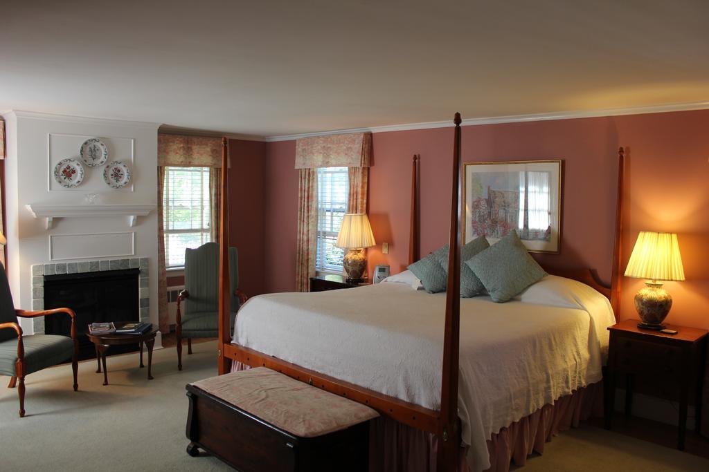 The Whalewalk & 3* Eastham